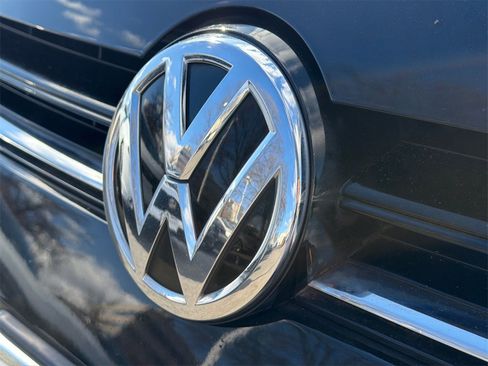 Used 2015 Volkswagen Golf S image 12