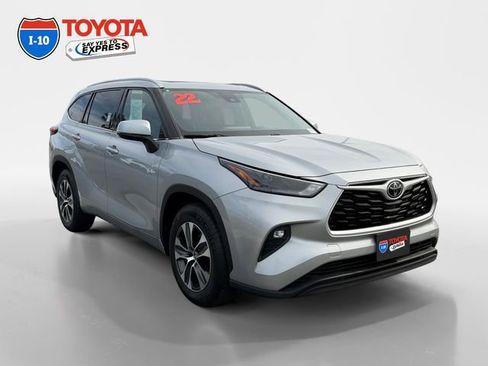 Used 2022 Toyota Highlander XLE image 7