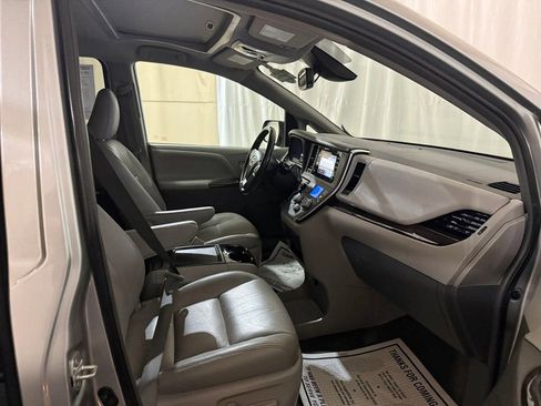 Used 2019 Toyota Sienna XLE w/ XLE Navigation Package image 27