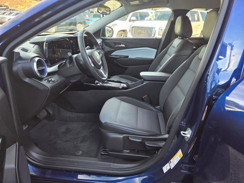 Used 2024 Chevrolet Trax LT w/ Driver Confidence Package image 11