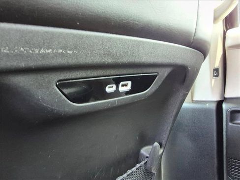Used 2024 Chrysler Pacifica Touring-L FWD image 15