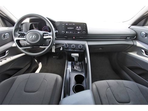 Used 2023 Hyundai Elantra SE FWD image 11