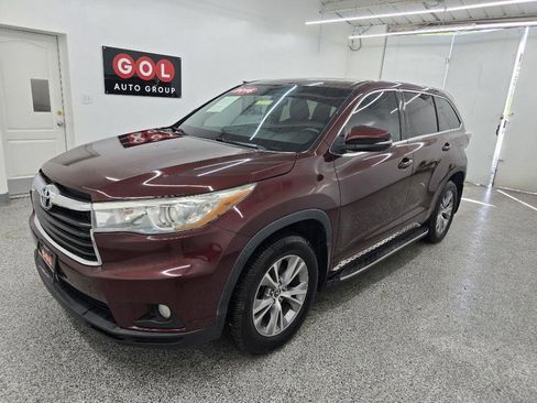 Used 2016 Toyota Highlander Plus FWD image 4