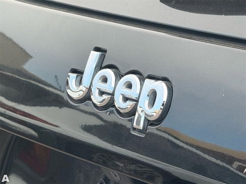 Used 2019 Jeep Cherokee Limited w/ Luxury Group image 13