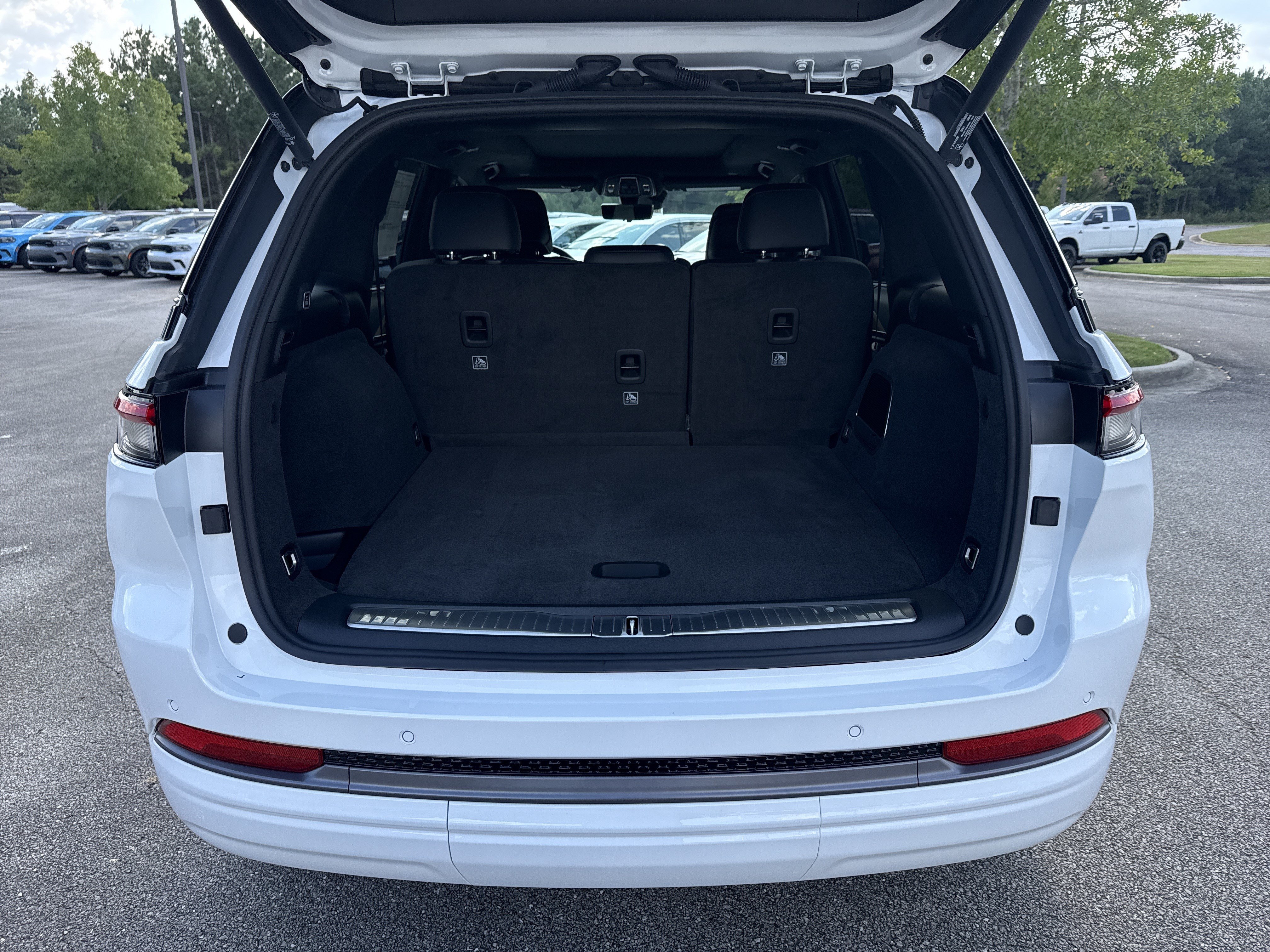 New 2027 Jeep Grand Cherokee Summit AWD/4WD image 18