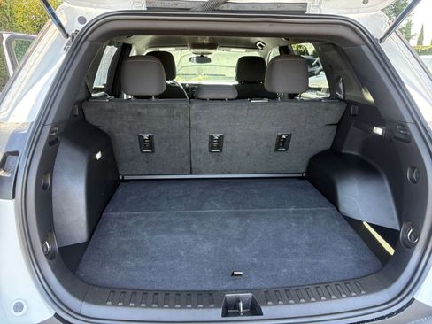 Used 2025 Chevrolet Equinox LT FWD image 32