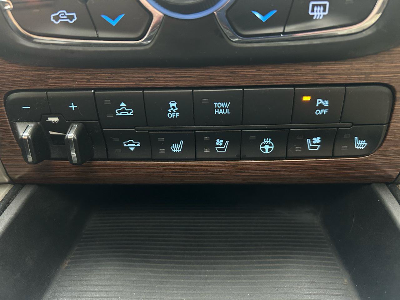 Used 2013 RAM 1500 Laramie w/ Convenience Group AWD/4WD image 23