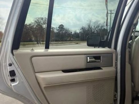 Used 2013 Ford Expedition Limited image 12