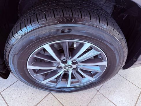 Used 2018 Toyota Highlander XLE image 17