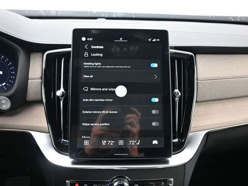 New 2026 Volvo XC90 B6 Core w/ Protection Package Premier image 18