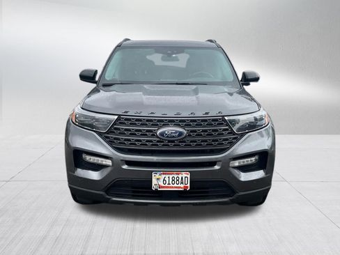 Used 2022 Ford Explorer XLT w/ Equipment Group 202A image 6