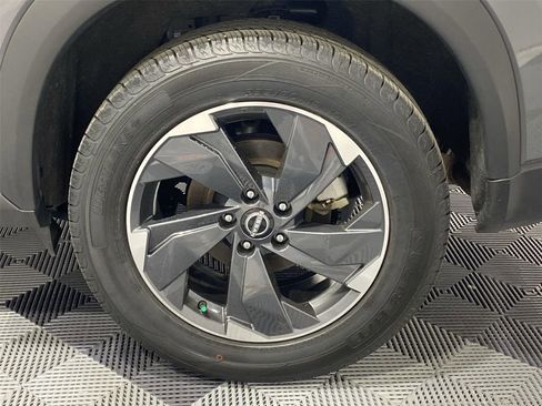 Used 2024 Nissan Rogue SV image 32