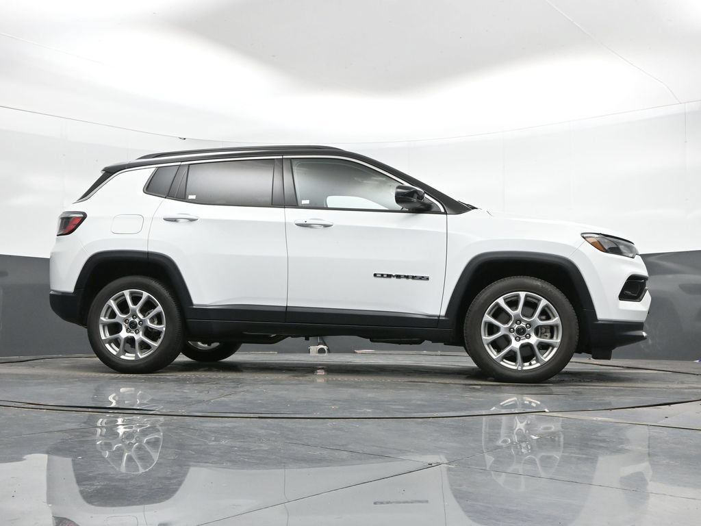 Used 2025 Jeep Compass Limited AWD/4WD image 42