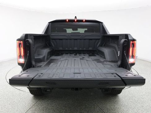 Used 2025 GMC Hummer EV 2X w/ LPO, Dark Essentials Package AWD/4WD image 18