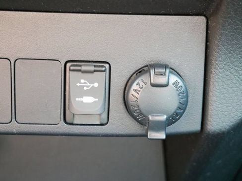 Used 2013 Toyota RAV4 Limited AWD/4WD image 23