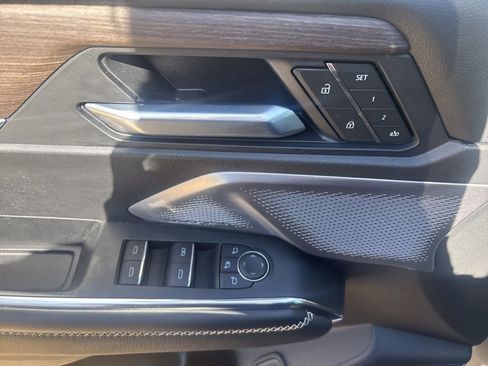 Used 2025 GMC Acadia Denali w/ Super Cruise Package image 17