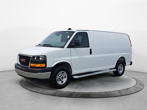 Used 2025 GMC Savana 2500 w/ Driver Convenience Package RWD image 3