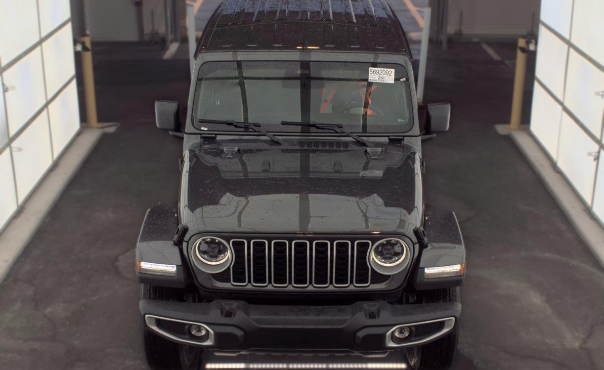 Used 2026 Jeep Wrangler Unlimited Sahara AWD/4WD image 3