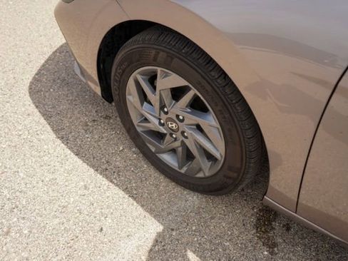 Used 2024 Hyundai Elantra SEL FWD image 11