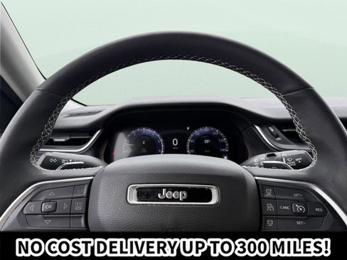 Used 2023 Jeep Grand Cherokee Laredo w/ Luxury Tech Group I AWD/4WD image 21