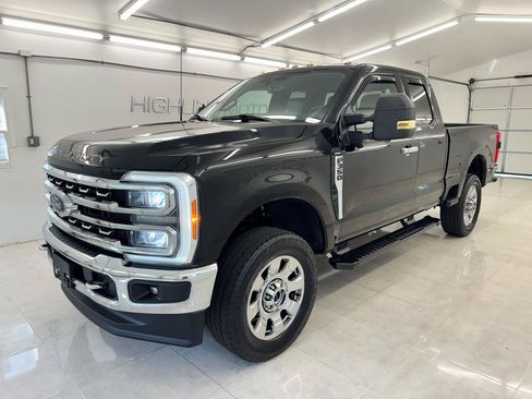 Used 2023 Ford F350 Lariat w/ Chrome Package AWD/4WD image 1