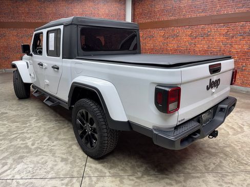 Used 2025 Jeep Gladiator Sport AWD/4WD image 2