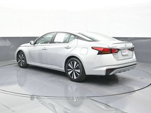 Used 2022 Nissan Altima 2.5 SV FWD image 9
