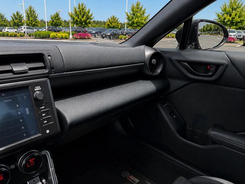 Used 2022 Toyota GR86 RWD image 19