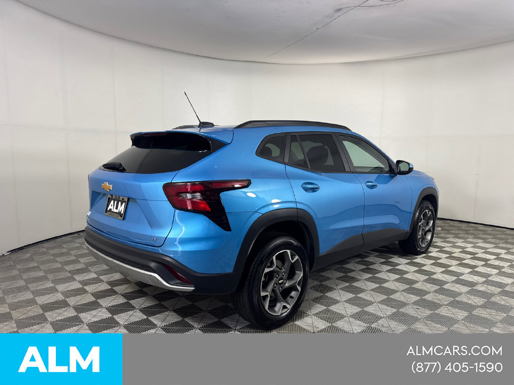 Used 2025 Chevrolet Trax LT FWD image 6