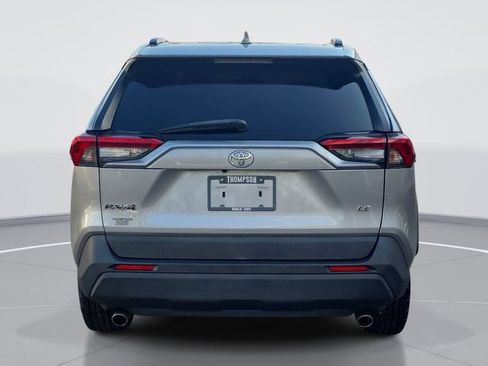 Used 2020 Toyota RAV4 LE FWD image 4