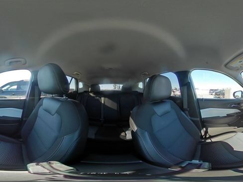 Used 2025 Chevrolet Trax LT FWD image 41