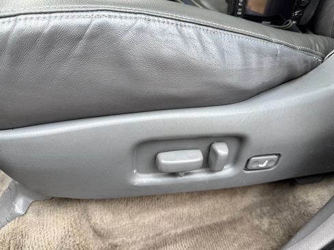 Used 2001 Toyota Land Cruiser image 27