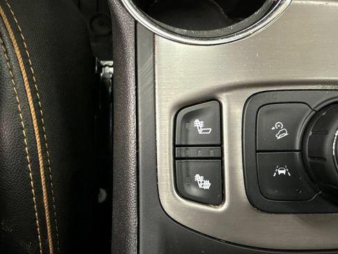Used 2024 GMC Terrain AT4 AWD/4WD image 32