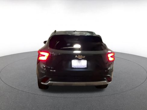 Used 2025 Chevrolet Trax LT image 12