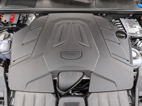 Certified 2025 Porsche Cayenne Coupe AWD/4WD image 36