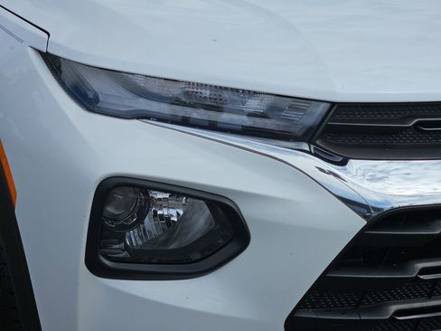 Used 2021 Chevrolet TrailBlazer LT w/ Premium Seating Package FWD image 10