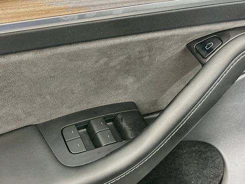 Used 2024 Tesla Model Y Long Range AWD/4WD image 15