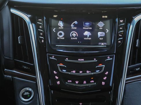 Used 2020 Cadillac Escalade Luxury image 14