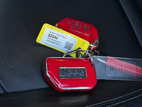 Used 2020 Jeep Wrangler Unlimited Sahara w/ Uconnect 4C Nav & Sound Group image 30