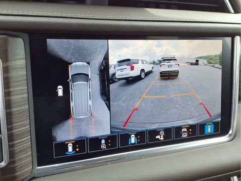 Used 2021 GMC Yukon Denali w/ Denali Ultimate Package AWD/4WD image 9