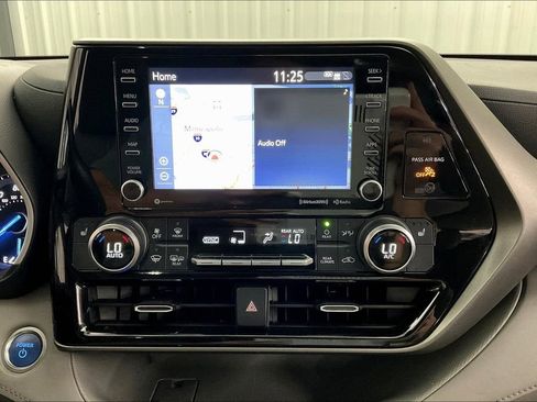 Used 2021 Toyota Highlander XLE image 34