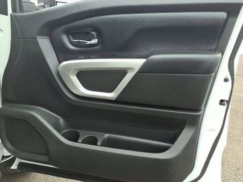 Certified 2024 Nissan Titan SV w/ SV Convenience Package image 12