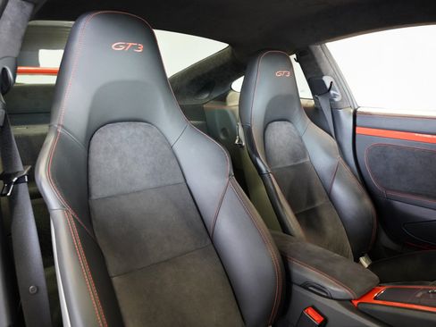 Used 2018 Porsche 911 GT3 RWD image 43