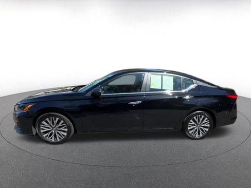 Used 2025 Nissan Altima 2.5 SV FWD image 9