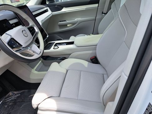 New 2025 Volvo EX90 Plus AWD/4WD image 6