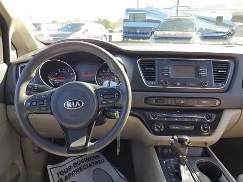 Used 2016 Kia Sedona LX w/ Option Group 020 FWD image 12