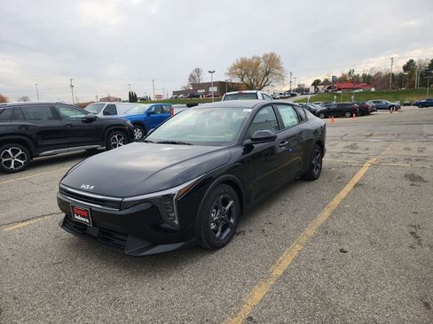 New 2025 Kia K4 LXS image 3