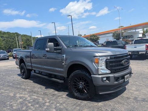 Certified 2022 Ford F250 XLT w/ Black Appearance Package AWD/4WD image 2