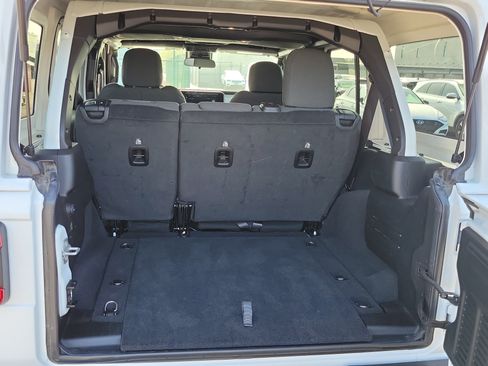 Used 2025 Jeep Wrangler Unlimited Sahara AWD/4WD image 20