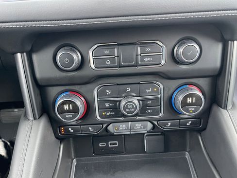 Used 2024 Chevrolet Tahoe Z71 w/ Luxury Package image 10